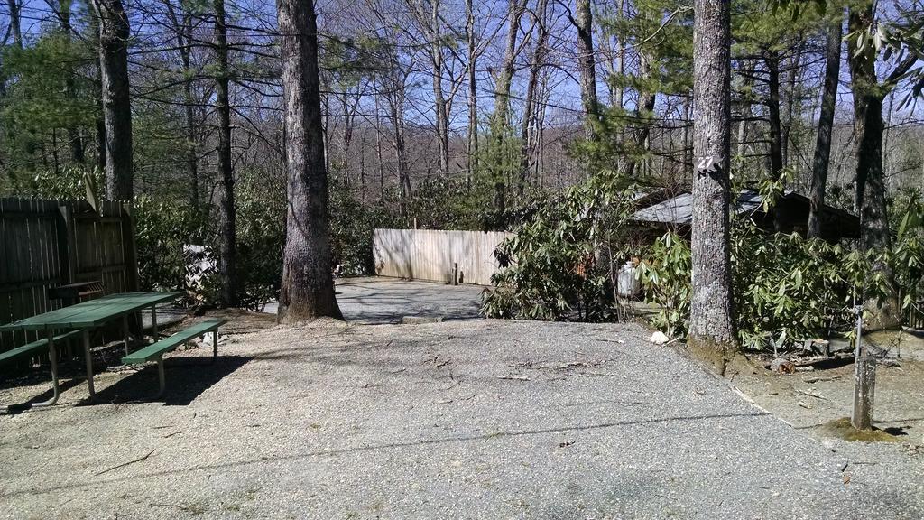 Linville Falls Campground, Rv Park, And Cabins Exterior foto