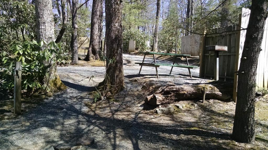 Linville Falls Campground, Rv Park, And Cabins Exterior foto