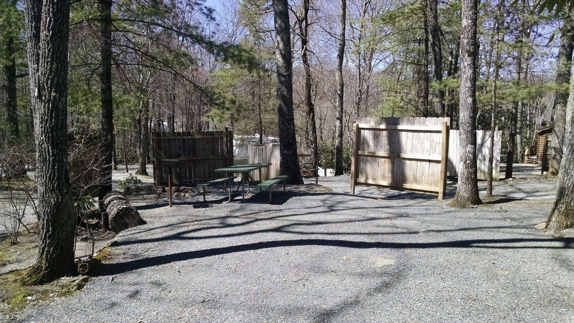 Linville Falls Campground, Rv Park, And Cabins Exterior foto